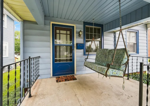 Photo 3 of Manufactured home for sale at 2021 Oakland St, Fort Wayne, IN 46808 | MLS# 202633255 | Listing updated on 2026-09-18