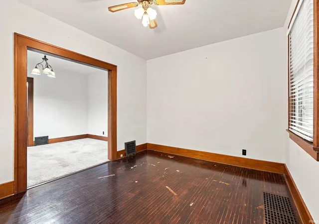 Photo 4 of Manufactured home for sale at 2021 Oakland St, Fort Wayne, IN 46808 | MLS# 202633255 | Listing updated on 2026-09-18