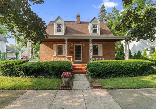 Photo 1 of Sale Pending at 916 E Grove St, Mishawaka, IN 46545 | MLS# 202633267 | Listing updated on 2026-08-25