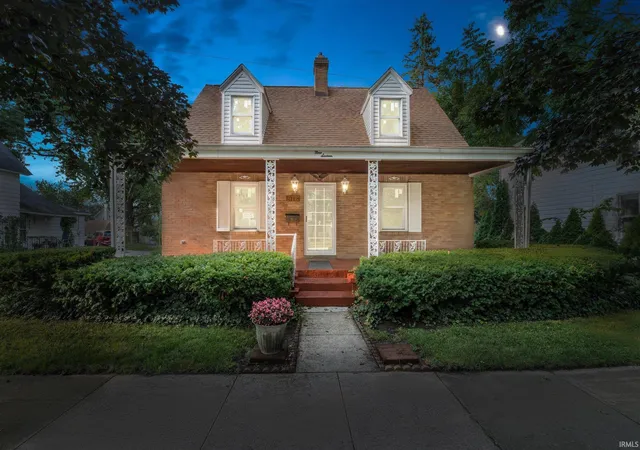 Photo 2 of Sale Pending at 916 E Grove St, Mishawaka, IN 46545 | MLS# 202633267 | Listing updated on 2026-08-25