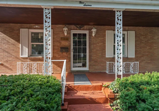 Photo 3 of Sale Pending at 916 E Grove St, Mishawaka, IN 46545 | MLS# 202633267 | Listing updated on 2026-08-25
