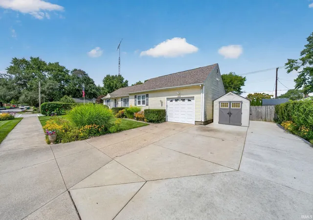 Photo 3 of Sale Pending at 234 W La Salle Ave, Mishawaka, IN 46545 | MLS# 202633269 | Listing updated on 2026-09-15
