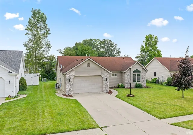 Photo 2 of Sale Pending at 729 S Valley River Dr, Columbia City, IN 46725 | MLS# 202633292 | Listing updated on 2026-09-11