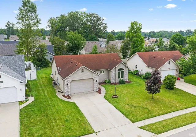 Photo 3 of Sale Pending at 729 S Valley River Dr, Columbia City, IN 46725 | MLS# 202633292 | Listing updated on 2026-09-11