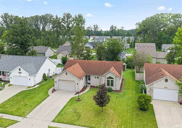 Photo 4 of Sale Pending at 729 S Valley River Dr, Columbia City, IN 46725 | MLS# 202633292 | Listing updated on 2026-09-11