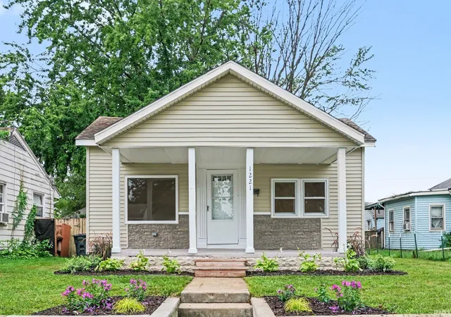 Manufactured home for sale at 1221 S 32nd Street, South Bend, IN 46615 | MLS# 202633361