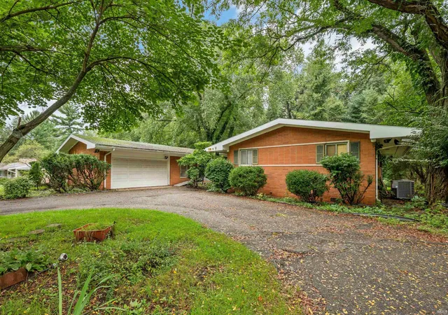 Photo 3 of Manufactured home for sale at 52585 Brooktrails Dr, South Bend, IN 46637 | MLS# 202633388 | Listing updated on 2026-09-09