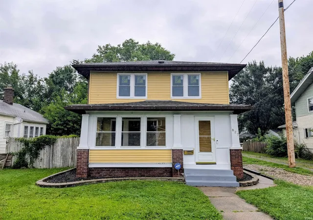 Photo 2 of Sale Pending at 827 E Ewing Ave, South Bend, IN 46613 | MLS# 202633393 | Listing updated on 2026-08-27