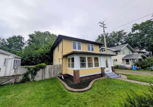 Photo 3 of Sale Pending at 827 E Ewing Ave, South Bend, IN 46613 | MLS# 202633393 | Listing updated on 2026-08-27