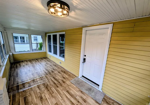 Photo 4 of Sale Pending at 827 E Ewing Ave, South Bend, IN 46613 | MLS# 202633393 | Listing updated on 2026-08-27