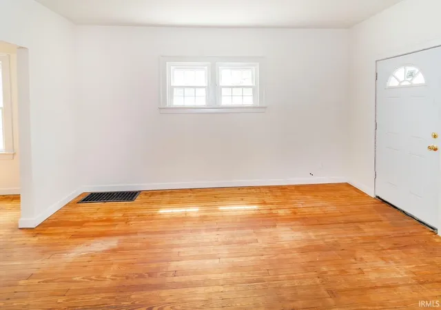 Photo 3 of Manufactured home for sale at 1204 S Evans Ave, Evansville, IN 47713 | MLS# 202633397 | Listing updated on 2026-09-19