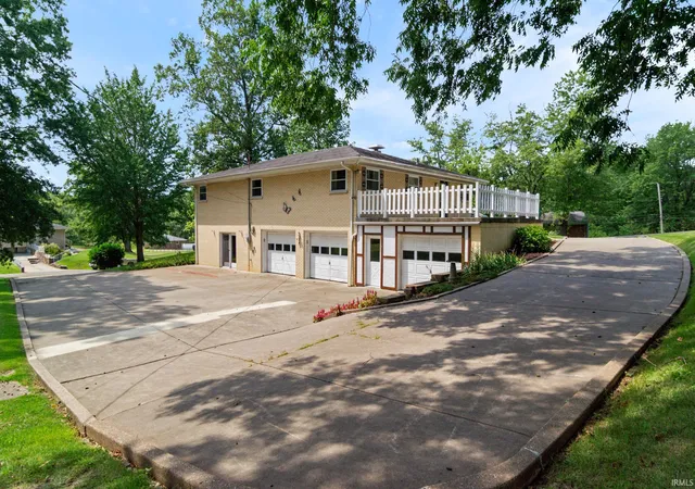 Photo 2 of Manufactured home for sale at 1314 Reiter Dr, Evansville, IN 47712 | MLS# 202633430 | Listing updated on 2026-09-01