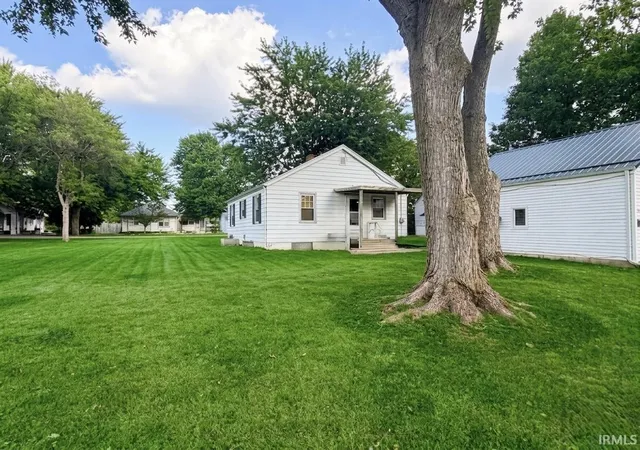 Photo 2 of Sale Pending at 1613 Annette Ave, Fort Wayne, IN 46805 | MLS# 202633448 | Listing updated on 2026-08-21
