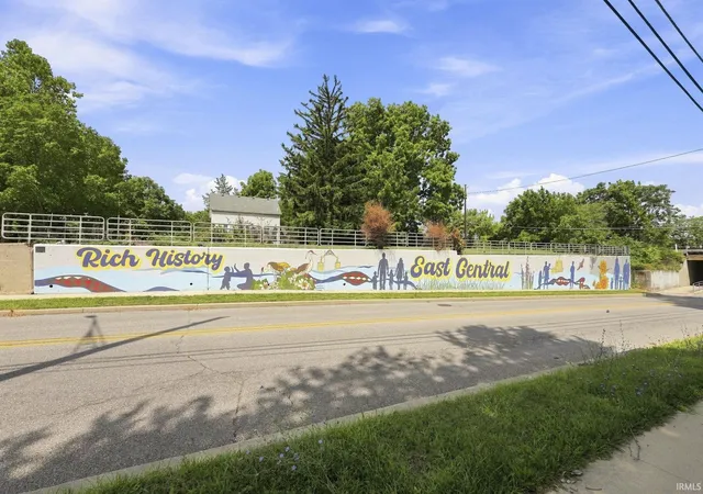 Photo 3 of Sale Pending at 1202 E Wayne St, Fort Wayne, IN 46803 | MLS# 202633465 | Listing updated on 2026-08-31