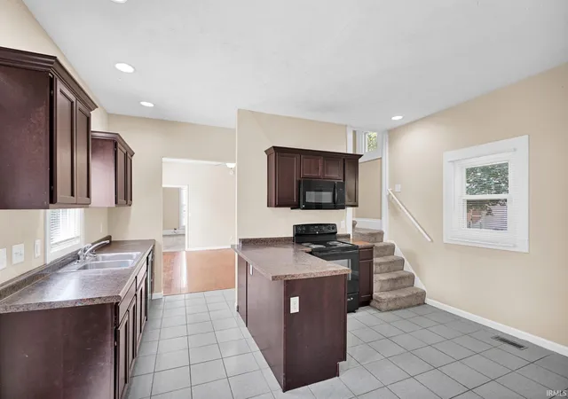 Photo 3 of Sale Pending at 201 N Woods Ave, Evansville, IN 47712 | MLS# 202633466 | Listing updated on 2026-10-13