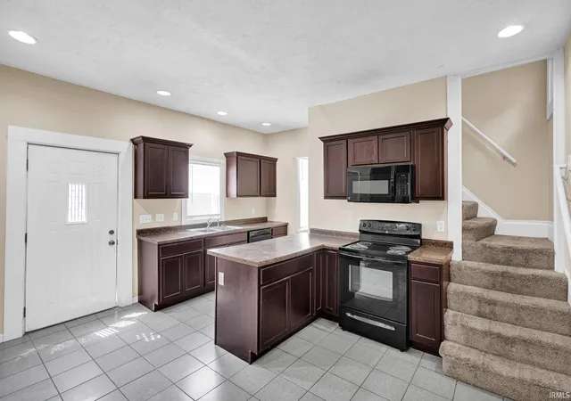 Photo 4 of Sale Pending at 201 N Woods Ave, Evansville, IN 47712 | MLS# 202633466 | Listing updated on 2026-10-13