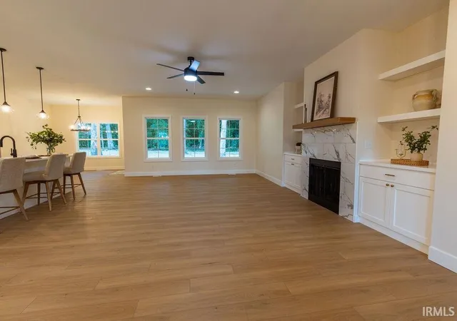 Photo 5 of Sale Pending at 4404 Violet Dr, Evansville, IN 47725 | MLS# 202633471 | Listing updated on 2026-08-20