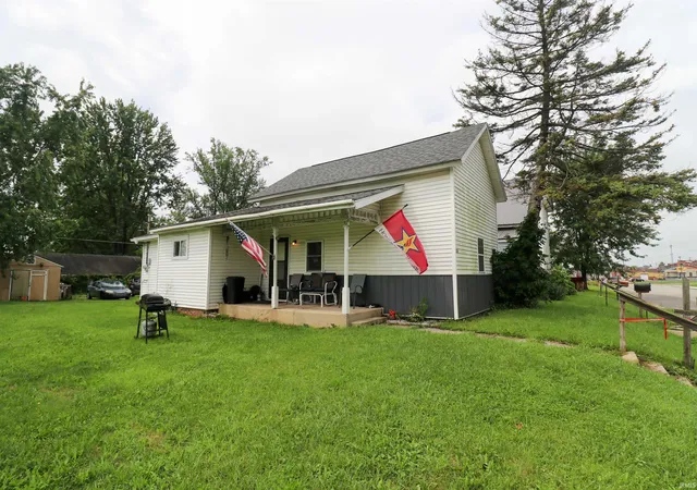 Photo 1 of Manufactured home for sale at 320 E Water St, Hartford City, IN 47348 | MLS# 202633475 | Listing updated on 2026-08-17