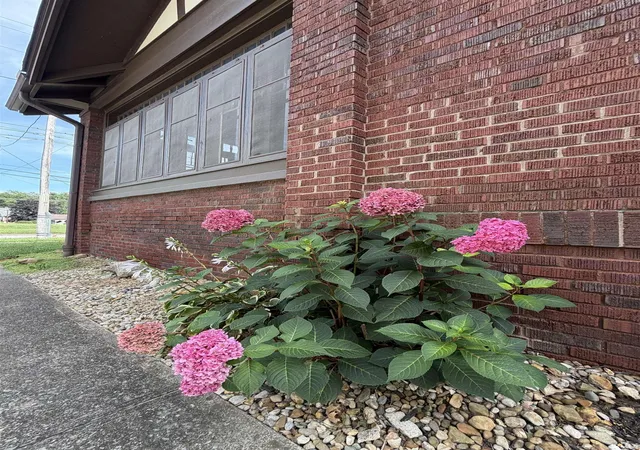 Photo 2 of Sale Pending at 330 S Jefferson St, Bloomfield, IN 47424 | MLS# 202633479 | Listing updated on 2026-09-02