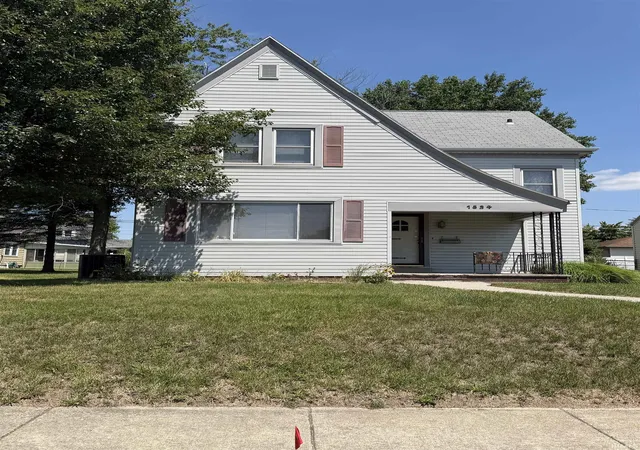 Photo 2 of Sale Pending at 1834 Clover Ln, Fort Wayne, IN 46808 | MLS# 202633484 | Listing updated on 2026-09-11