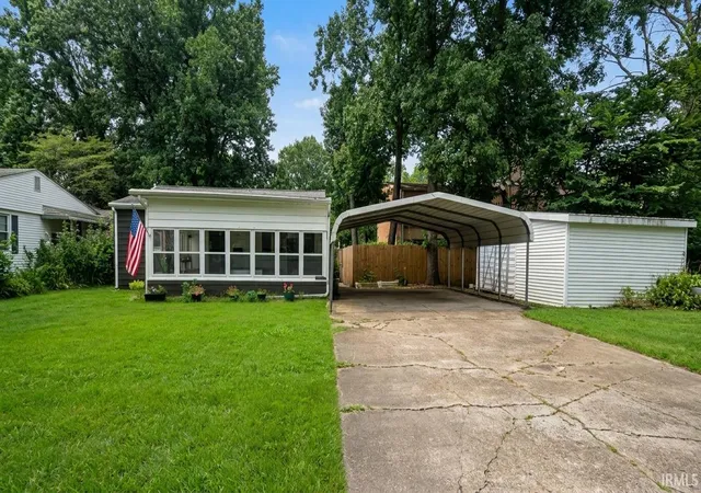 Photo 2 of Sale Pending at 2701 S Englewood Ave, Evansville, IN 47714 | MLS# 202633500 | Listing updated on 2026-09-03