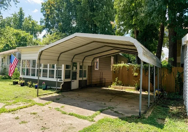 Photo 3 of Sale Pending at 2701 S Englewood Ave, Evansville, IN 47714 | MLS# 202633500 | Listing updated on 2026-09-03