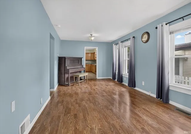Photo 3 of Sale Pending at 730 Reddick St, Mishawaka, IN 46544 | MLS# 202633519 | Listing updated on 2026-10-07