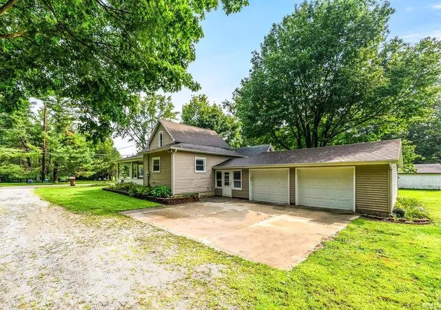 Photo 3 of Manufactured home for sale at 907 E 2nd Street Ext St, North Manchester, IN 46962 | MLS# 202633554 | Listing updated on 2026-09-15