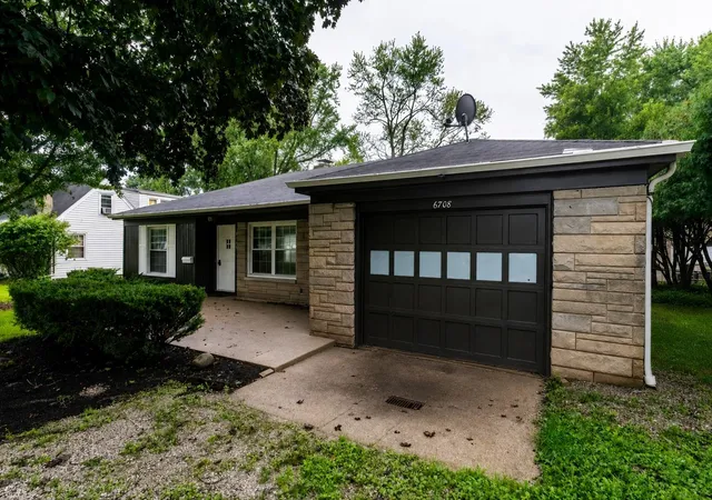 Photo 3 of Manufactured home for sale at 6708 S Calhoun St, Fort Wayne, IN 46807 | MLS# 202633583 | Listing updated on 2026-09-15