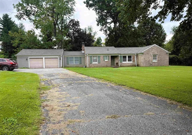 Photo 3 of Manufactured home for sale at 6811 Newburgh Rd, Evansville, IN 47715 | MLS# 202633588 | Listing updated on 2026-08-19
