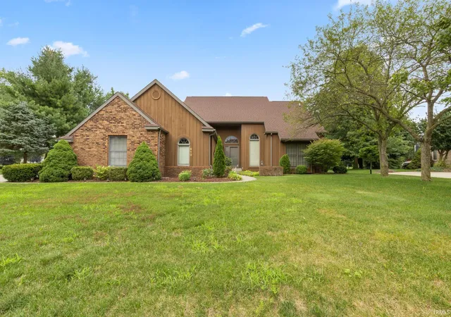 Photo 1 of Sale Pending at 910 Foxbriar Ln, Goshen, IN 46526 | MLS# 202633597 | Listing updated on 2026-09-07