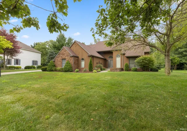 Photo 3 of Sale Pending at 910 Foxbriar Ln, Goshen, IN 46526 | MLS# 202633597 | Listing updated on 2026-09-07
