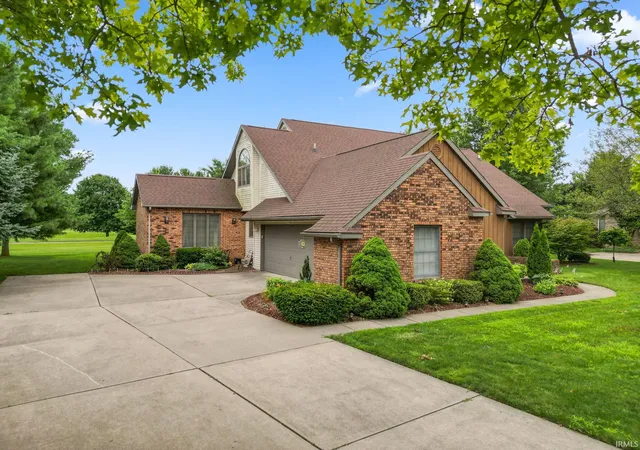 Photo 4 of Sale Pending at 910 Foxbriar Ln, Goshen, IN 46526 | MLS# 202633597 | Listing updated on 2026-09-07