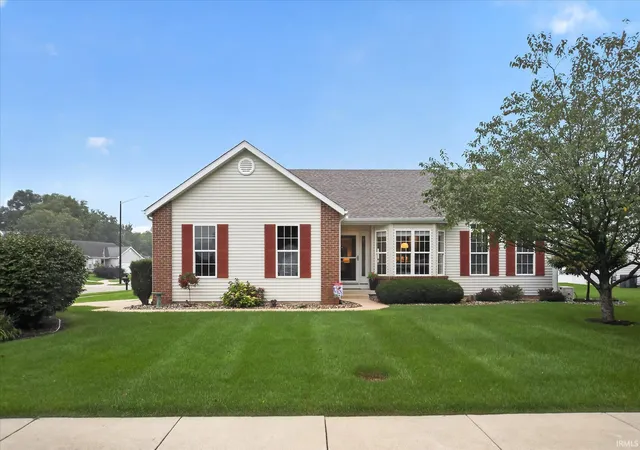 Photo 2 of Sale Pending at 102 Livingston Bay Ct, Mishawaka, IN 46544 | MLS# 202633600 | Listing updated on 2026-09-13