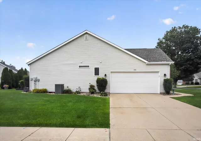 Photo 3 of Sale Pending at 102 Livingston Bay Ct, Mishawaka, IN 46544 | MLS# 202633600 | Listing updated on 2026-09-13