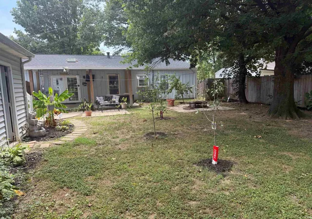 Photo 3 of Sale Pending at 509 Colonial Ave, Evansville, IN 47710 | MLS# 202633610 | Listing updated on 2026-09-15