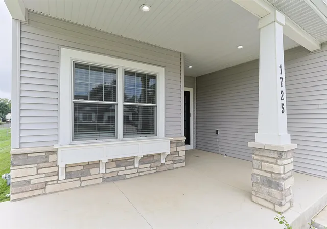 Photo 3 of Manufactured home for sale at 1725 Stoneham Dr, Mishawaka, IN 46544 | MLS# 202633635 | Listing updated on 2026-09-16