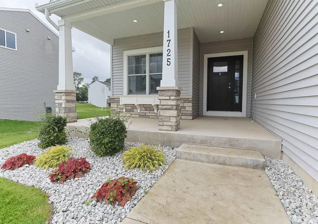 Photo 3 of Manufactured home for sale at 1725 Stoneham Dr, Mishawaka, IN 46544 | MLS# 202633635 | Listing updated on 2026-09-24