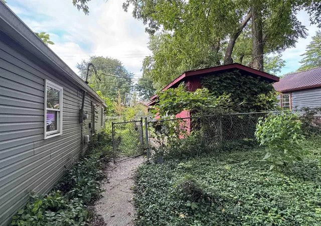 Photo 3 of Manufactured home for sale at 1018 E Thornton Dr, Bloomington, IN 47401 | MLS# 202633649 | Listing updated on 2026-09-22