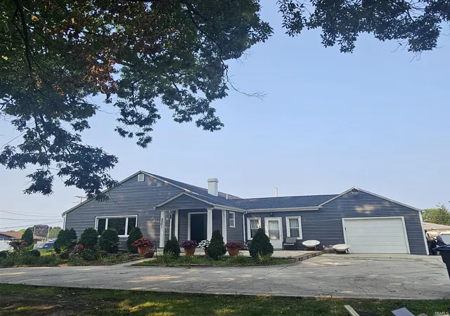 Photo 2 of Manufactured home for sale at 2501 Poinsette Dr, Fort Wayne, IN 46808 | MLS# 202633675 | Listing updated on 2026-09-14