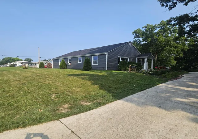 Photo 3 of Manufactured home for sale at 2501 Poinsette Dr, Fort Wayne, IN 46808 | MLS# 202633675 | Listing updated on 2026-09-14