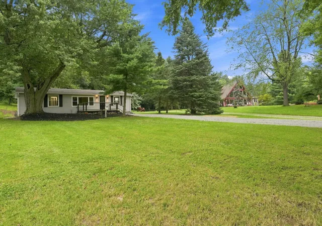 Photo 4 of Manufactured home for sale at 135 Ln 175 Lime Lake, Angola, IN 46703 | MLS# 202633688 | Listing updated on 2026-09-17