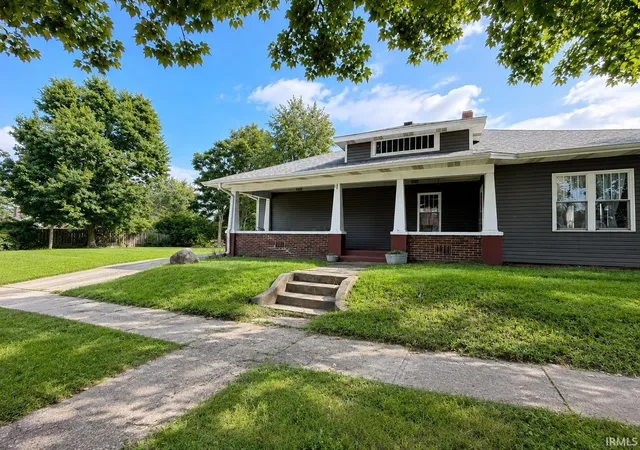 Photo 2 of Manufactured home for sale at 215 N Newlin St, Veedersburg, IN 47987 | MLS# 202633698 | Listing updated on 2026-09-21