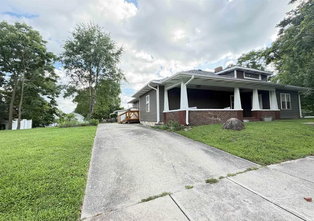 Photo 3 of Sale Pending at 215 N Newlin St, Veedersburg, IN 47987 | MLS# 202633698 | Listing updated on 2026-10-05