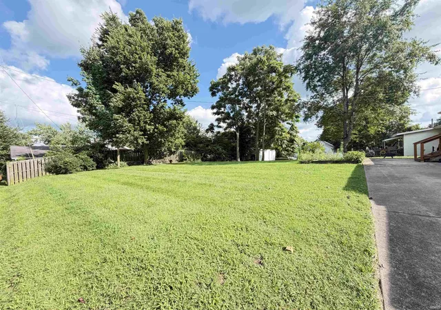 Photo 4 of Sale Pending at 215 N Newlin St, Veedersburg, IN 47987 | MLS# 202633698 | Listing updated on 2026-10-05