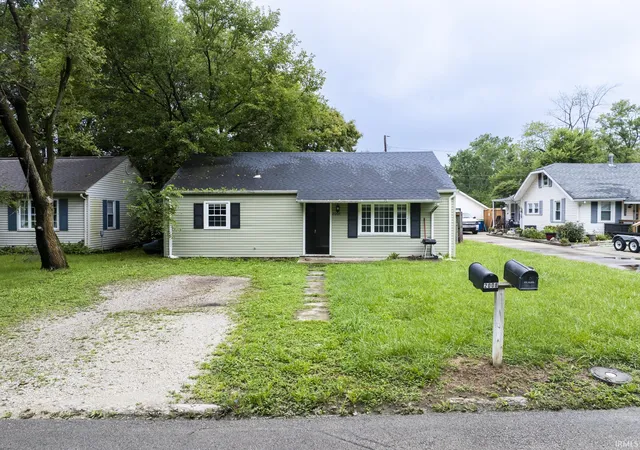 Photo 2 of Sale Pending at 2009 N Milton St, Muncie, IN 47303 | MLS# 202633712 | Listing updated on 2026-08-21