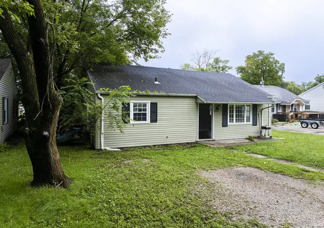 Photo 3 of Sale Pending at 2009 N Milton St, Muncie, IN 47303 | MLS# 202633712 | Listing updated on 2026-08-21