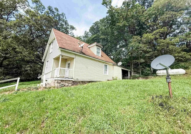 Photo 2 of Manufactured home for sale at 1446 E Lovers Ln Rd, Peru, IN 46970 | MLS# 202633718 | Listing updated on 2026-09-03
