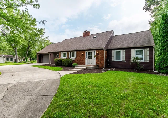 Photo 1 of Sale Pending at 10234 Hickory Valley Dr, Fort Wayne, IN 46835 | MLS# 202633720 | Listing updated on 2026-09-14
