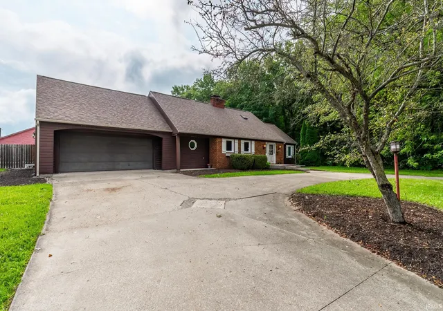 Photo 2 of Sale Pending at 10234 Hickory Valley Dr, Fort Wayne, IN 46835 | MLS# 202633720 | Listing updated on 2026-09-14